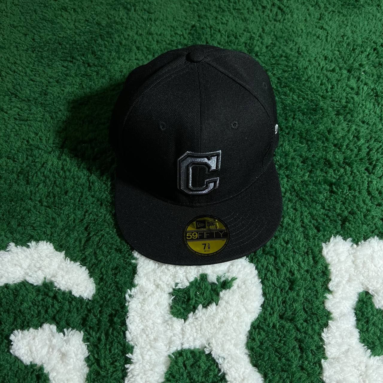 New Era 59FIFTY Cleveland Indians Cap: Style and Comfort in Black